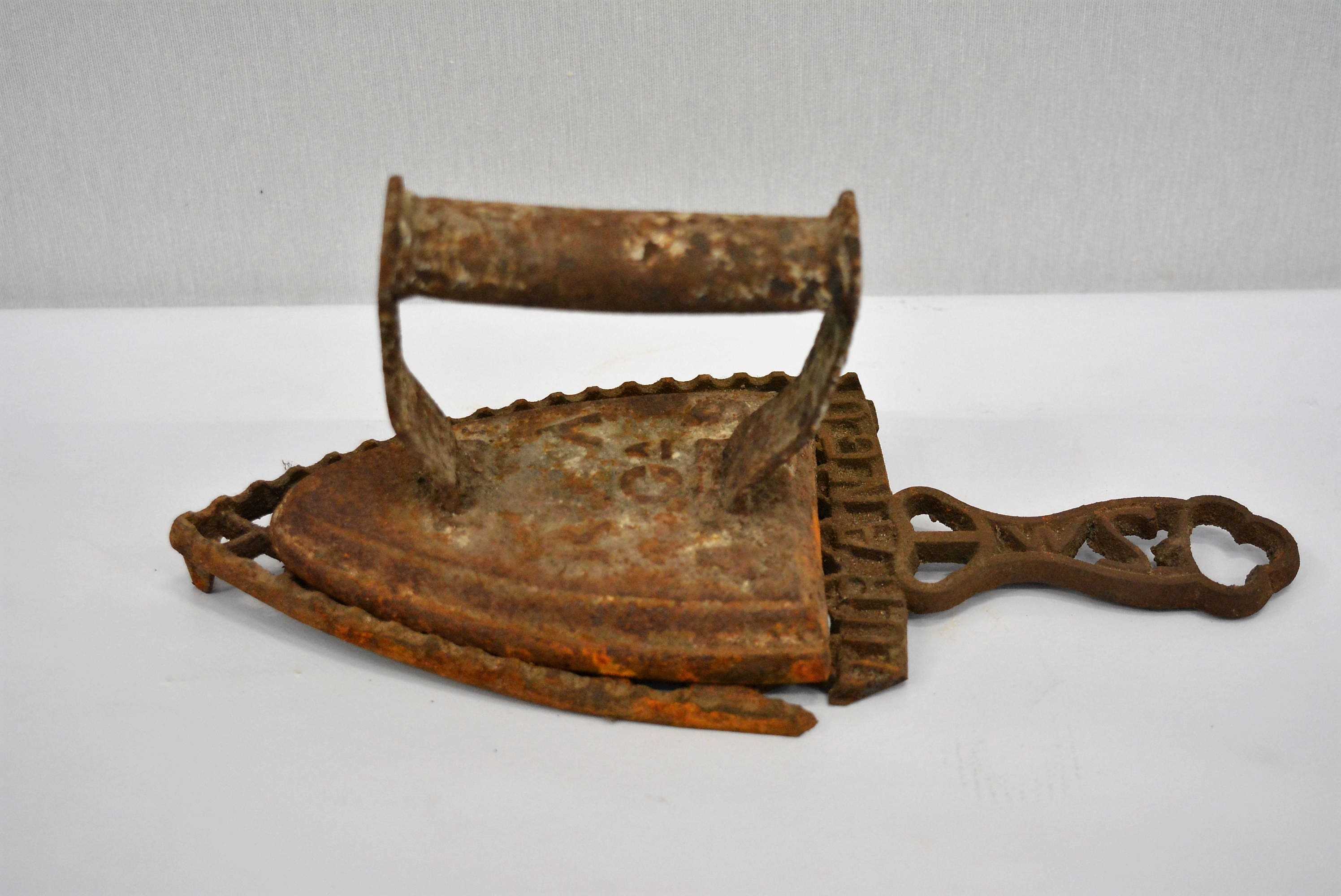 PLANCHA PEQUE�A DE HIERRO