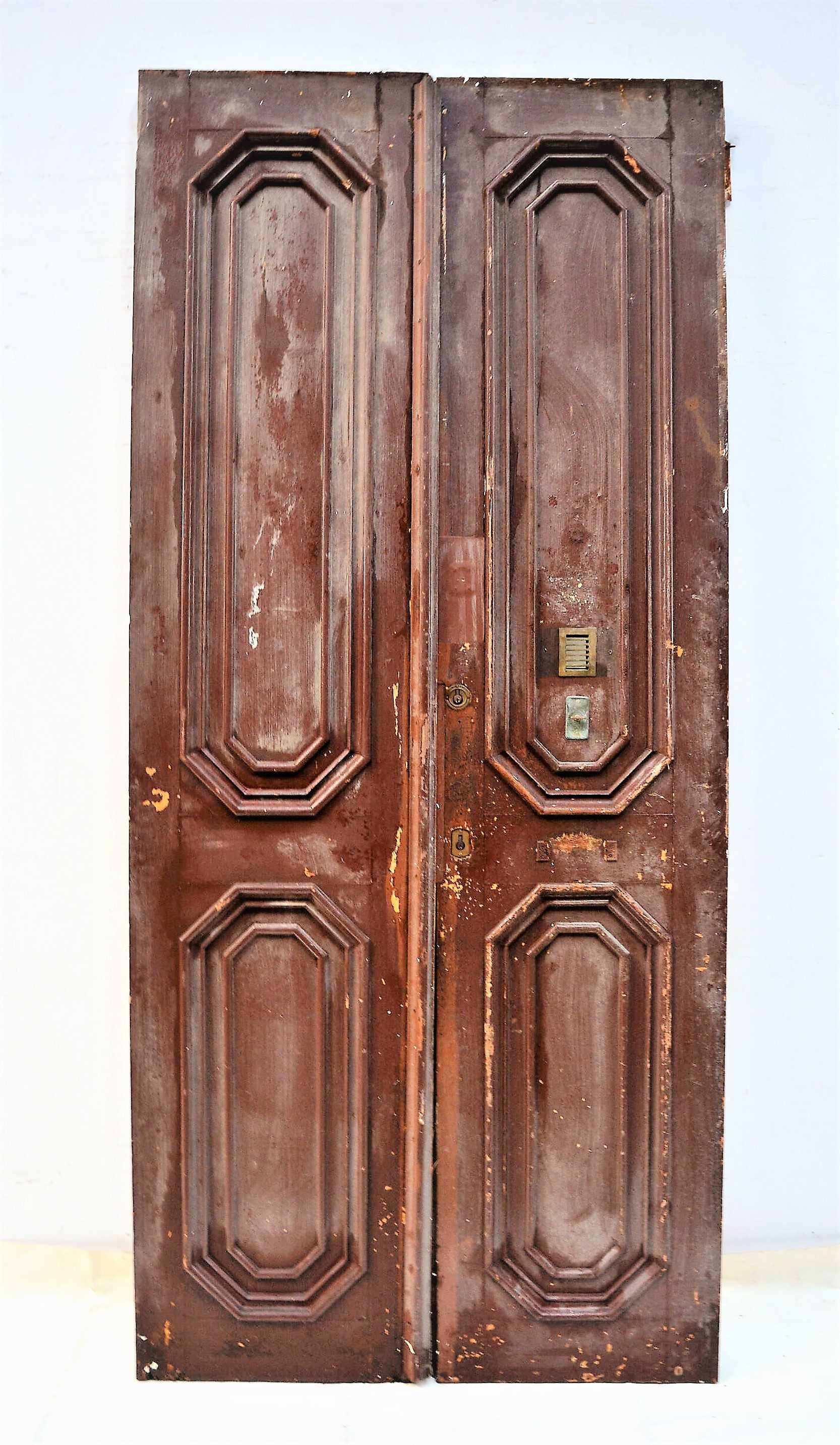 PUERTA DE MADERA DOBLE