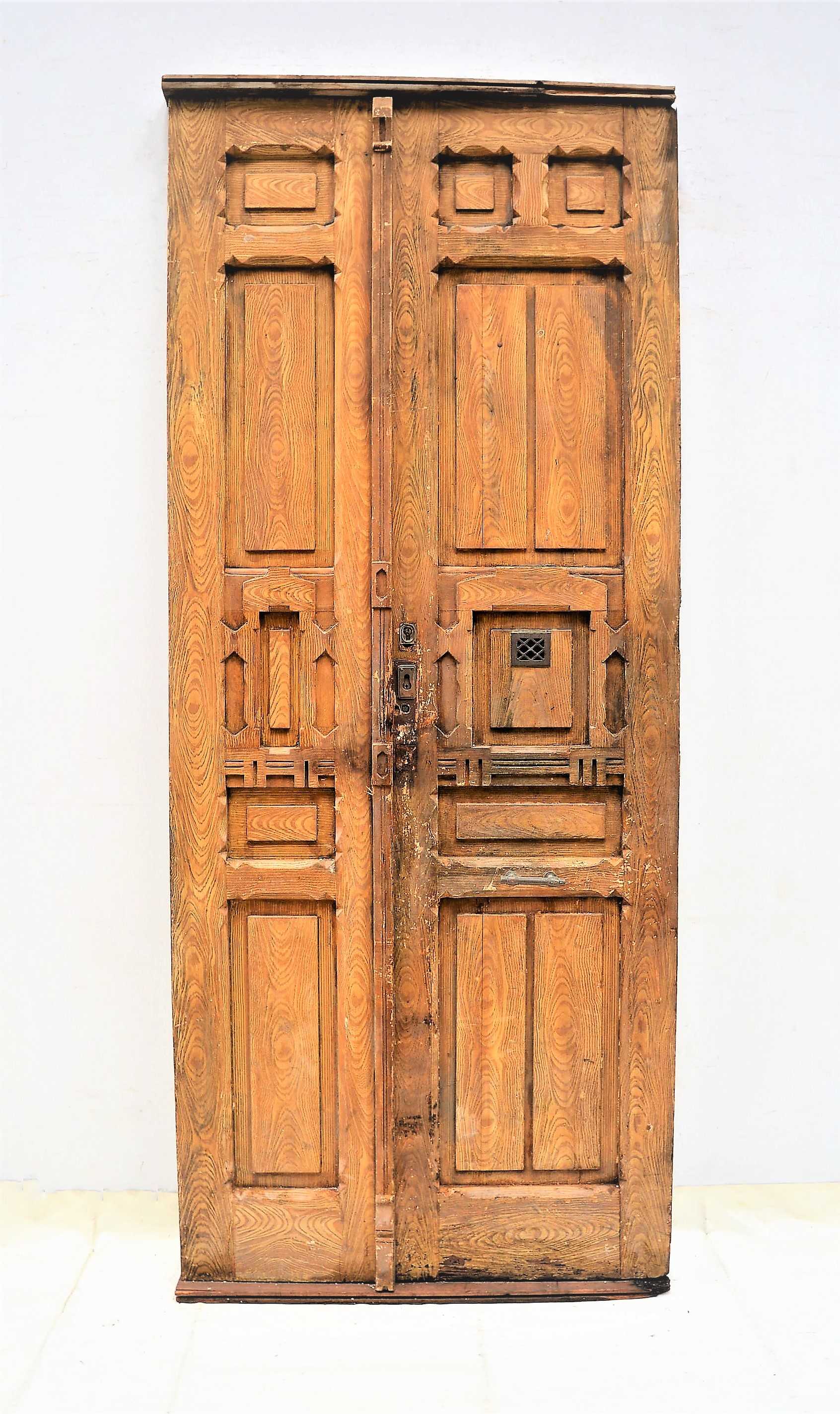 PUERTA DE MADERA DOBLE